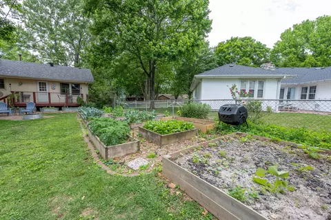 Exterior - 3032 E Covington St, Springfield, MO 65804 photo 8 of 11