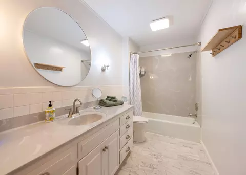 Bath - 3032 E Covington St, Springfield, MO 65804 photo 4 of 6