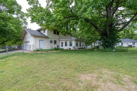 Exterior - 3032 E Covington St, Springfield, MO 65804 photo 6 of 11