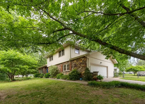 Exterior - 3032 E Covington St, Springfield, MO 65804 photo 2 of 11