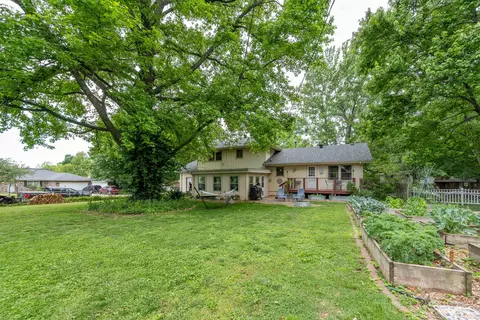 Exterior - 3032 E Covington St, Springfield, MO 65804 photo 9 of 11