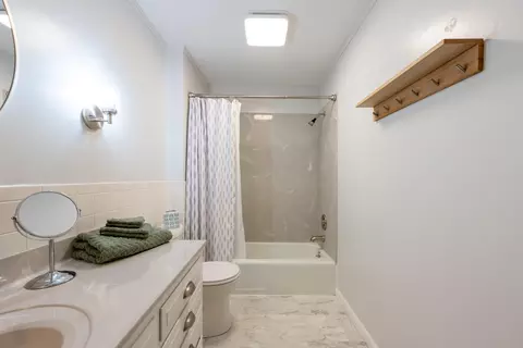Bath - 3032 E Covington St, Springfield, MO 65804 photo 5 of 6