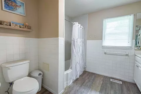 Bath - 2161 E Latoka St, Springfield, MO 65804 photo 4 of 5