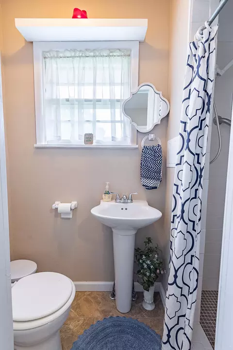 Bath - 2161 E Latoka St, Springfield, MO 65804 photo 1 of 5
