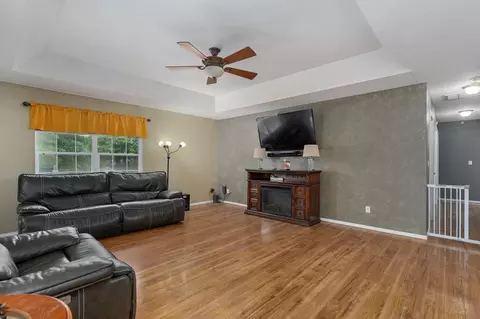 812 Timberland Cir, Mount Vernon, MO 65712