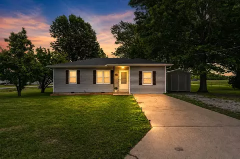 106 S Lorraine St, Seymour, MO 65746