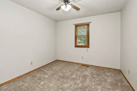 Bedroom - 1194 State Highway Dd, Marshfield, MO 65706 photo 3 of 6