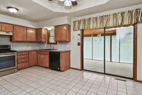 Kitchen - 1194 State Highway Dd, Marshfield, MO 65706 photo 1 of 8