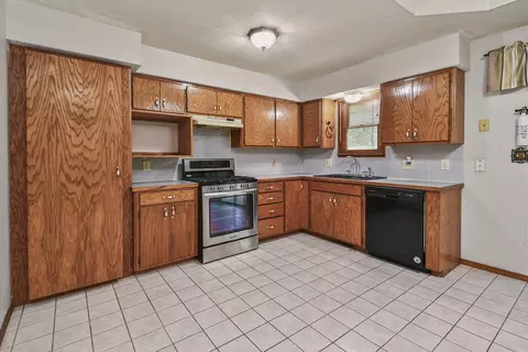 Kitchen - 1194 State Highway Dd, Marshfield, MO 65706 photo 3 of 8