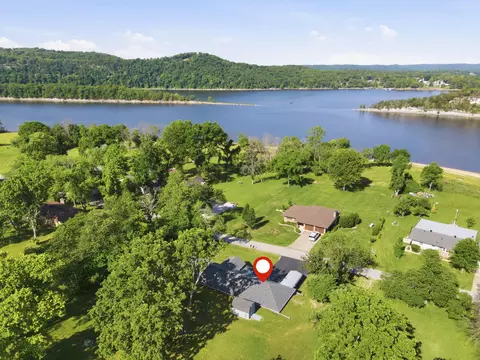 226 Hunt Club Cir, Galena, MO 65656