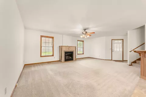 Living - 3322 S Saratoga Ave, Springfield, MO 65804 photo 4 of 5