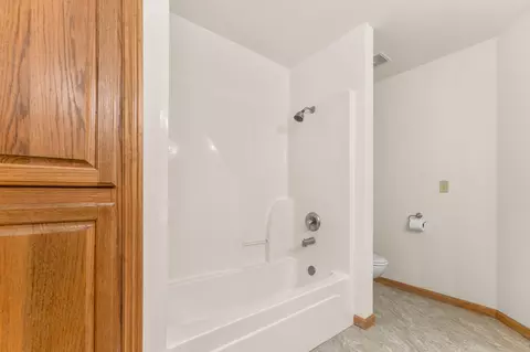 Bath - 3322 S Saratoga Ave, Springfield, MO 65804 photo 6 of 6