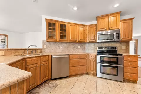 Kitchen - 3322 S Saratoga Ave, Springfield, MO 65804 photo 3 of 3