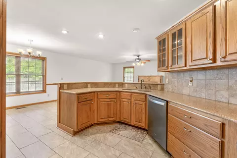 Kitchen - 3322 S Saratoga Ave, Springfield, MO 65804 photo 2 of 3