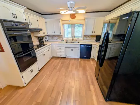 Kitchen - 46 Acoma Dr, Branson West, MO 65737 photo 11 of 11