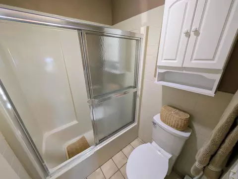 Bath - 46 Acoma Dr, Branson West, MO 65737 photo 3 of 8