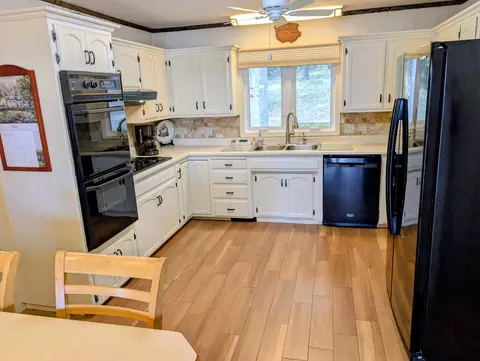 Kitchen - 46 Acoma Dr, Branson West, MO 65737 photo 8 of 11