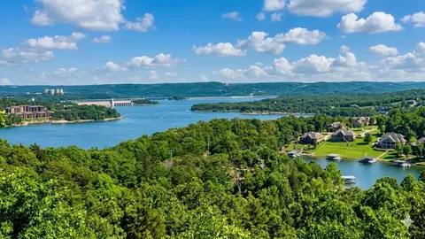 46 Acoma Dr, Branson West, MO 65737