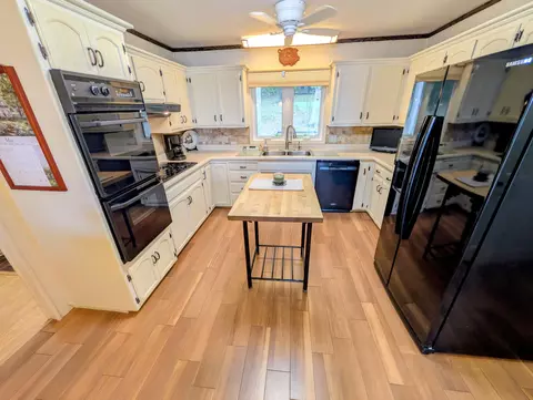 Kitchen - 46 Acoma Dr, Branson West, MO 65737 photo 6 of 11