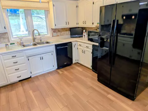 Kitchen - 46 Acoma Dr, Branson West, MO 65737 photo 9 of 11