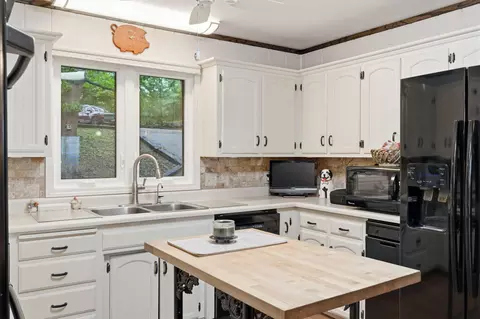 Kitchen - 46 Acoma Dr, Branson West, MO 65737 photo 3 of 11