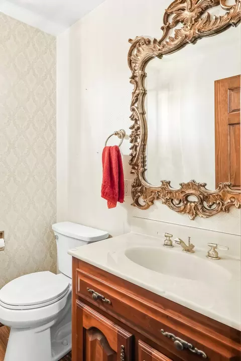 Bath - 2552 S Skyline Dr, Springfield, MO 65804 photo 2 of 5