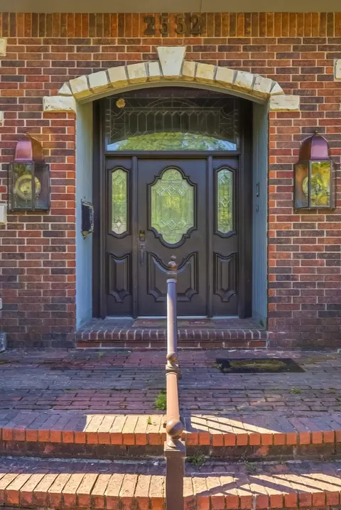 Entry Way - 2552 S Skyline Dr, Springfield, MO 65804 photo 1 of 2