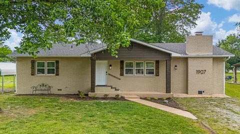 1907 Debra Dr, West Plains, MO 65775