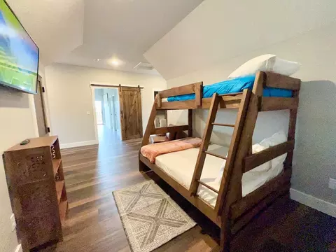 Bedroom - 350 Indian Summer Ln, Branson, MO 65616 photo 9 of 12