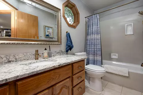 Bath - 5924 S Farm Road 181, Springfield, MO 65804 photo 3 of 4
