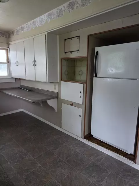 Kitchen - 111 E Forest St, Bolivar, MO 65613 photo 1 of 3