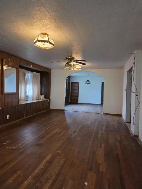 Living - 111 E Forest St, Bolivar, MO 65613 photo 5 of 5