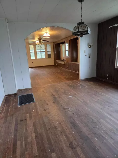 Living - 111 E Forest St, Bolivar, MO 65613 photo 3 of 5