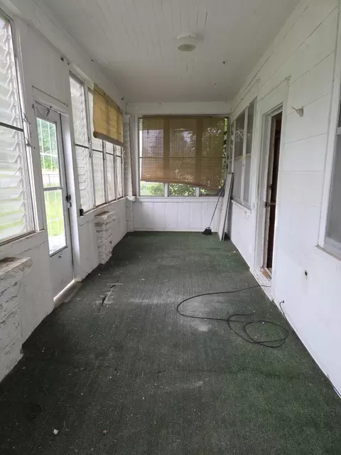 Exterior - 111 E Forest St, Bolivar, MO 65613 photo 3 of 4