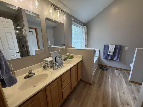 Bath - 2728 S Jonathan Ave, Springfield, MO 65807 photo 1 of 5