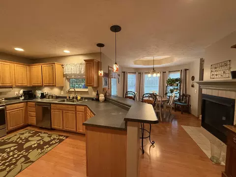 Kitchen - 2728 S Jonathan Ave, Springfield, MO 65807 photo 2 of 6