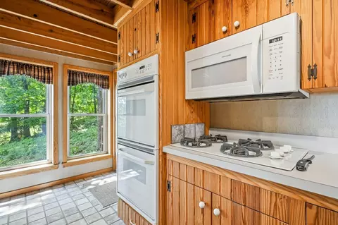 Kitchen - 21006 State Hwy E, Eagle Rock, MO 65641 photo 3 of 3