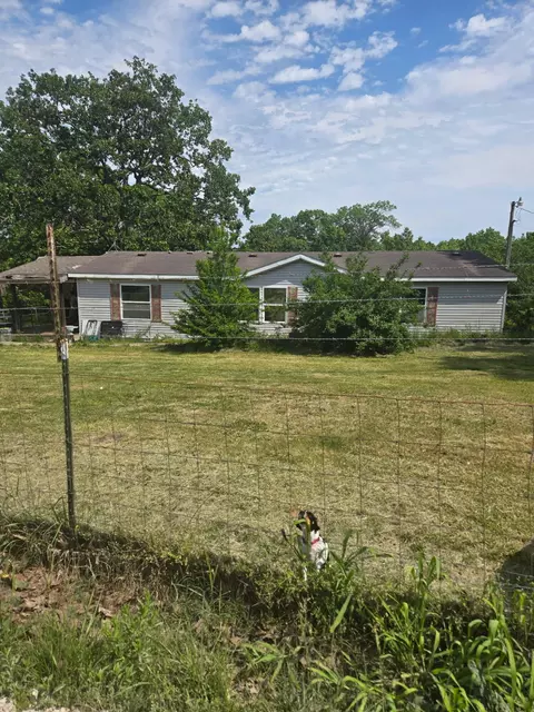 9123 Farm Road 1232, Aurora, MO 65605