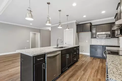 Kitchen - 4324 E Kentbrook Dr, Springfield, MO 65802 photo 4 of 5