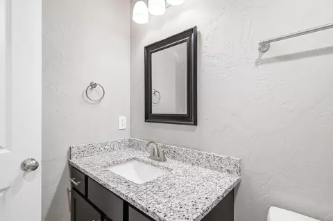 Bath - 4324 E Kentbrook Dr, Springfield, MO 65802 photo 3 of 4