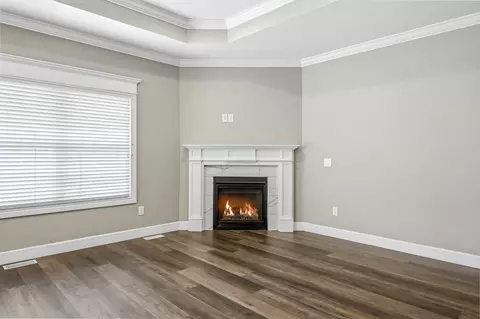 Living - 4324 E Kentbrook Dr, Springfield, MO 65802 photo 6 of 8
