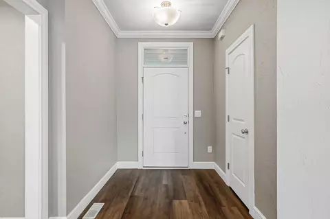 Entry Way - 4324 E Kentbrook Dr, Springfield, MO 65802 photo 2 of 3