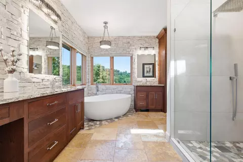 Bath - 244 Thomas Ln, Shell Knob, MO 65747 photo 1 of 15