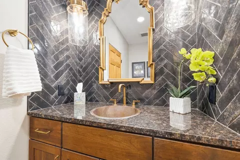 Bath - 244 Thomas Ln, Shell Knob, MO 65747 photo 7 of 15