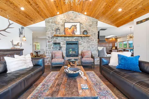 Living - 244 Thomas Ln, Shell Knob, MO 65747 photo 6 of 12