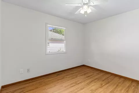 Bedroom - 1527 E Hanover St, Springfield, MO 65804 photo 4 of 6