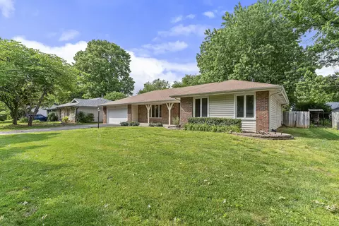 Exterior - 1527 E Hanover St, Springfield, MO 65804 photo 2 of 7