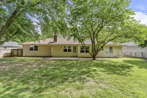 Exterior - 1527 E Hanover St, Springfield, MO 65804 photo 5 of 7