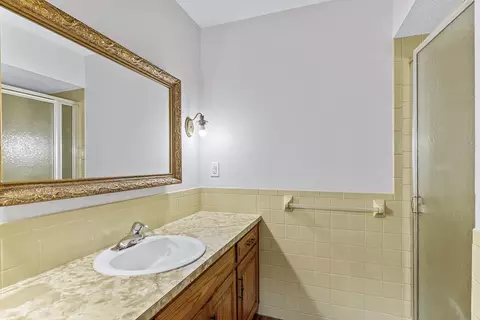 Bath - 1527 E Hanover St, Springfield, MO 65804 photo 1 of 2