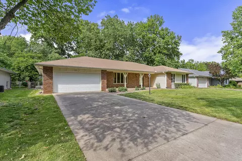 Exterior - 1527 E Hanover St, Springfield, MO 65804 photo 3 of 7